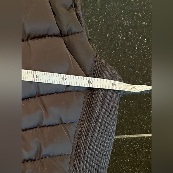 Greenlander Puffer Vest Faux Fur Hood removable Black Womens SZ. Large - Picture 9 of 16